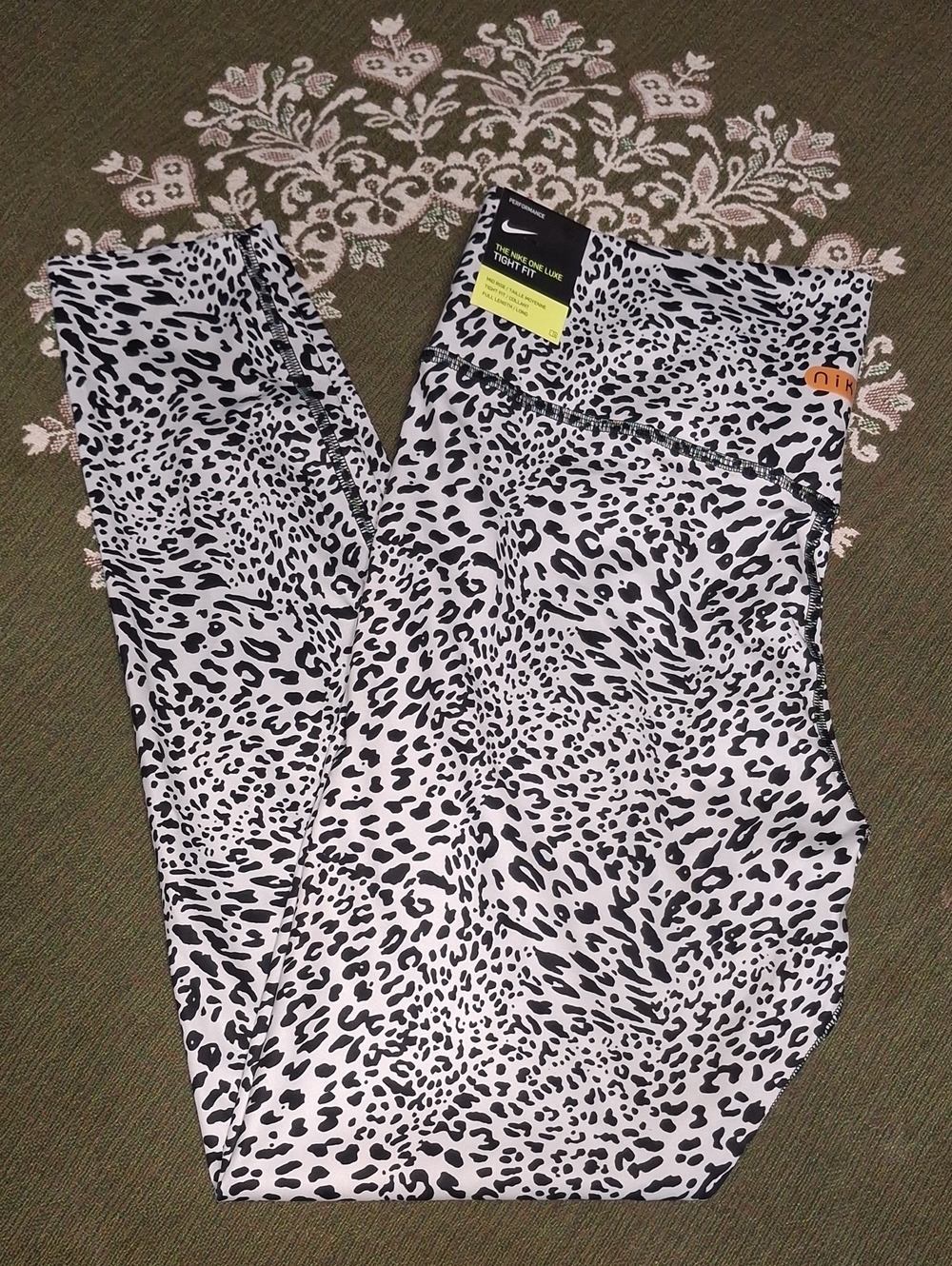 Nike One Luxe Tight Fit Women’s Black and White Leopard Print Active Leggings